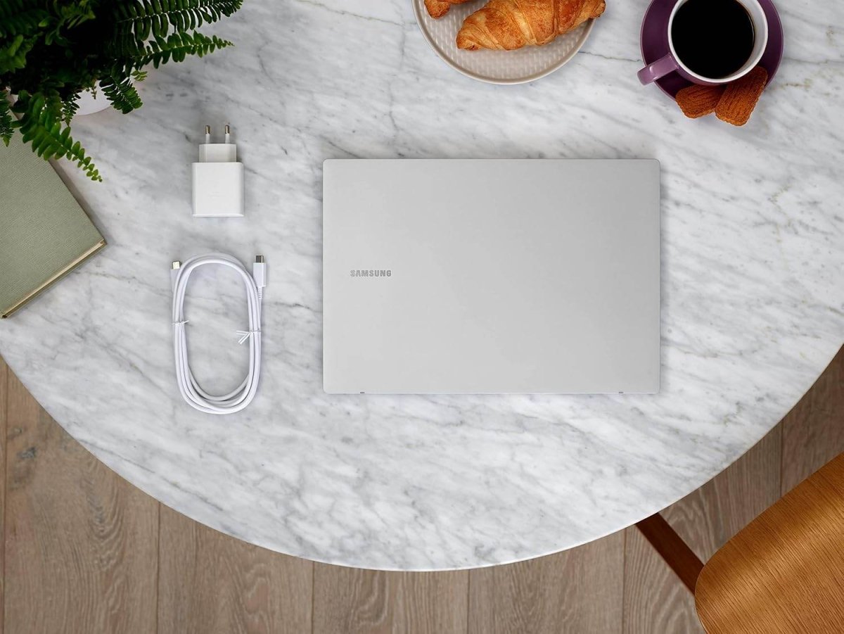 Samsung Galaxy Book Go 14 Inch - Mystic Silver - Windows 11 Home, LTE, 8GB RAM, 128GB Storage (UK Version)